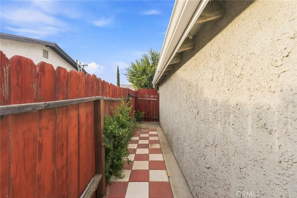 831 W George Banning, CA 92220