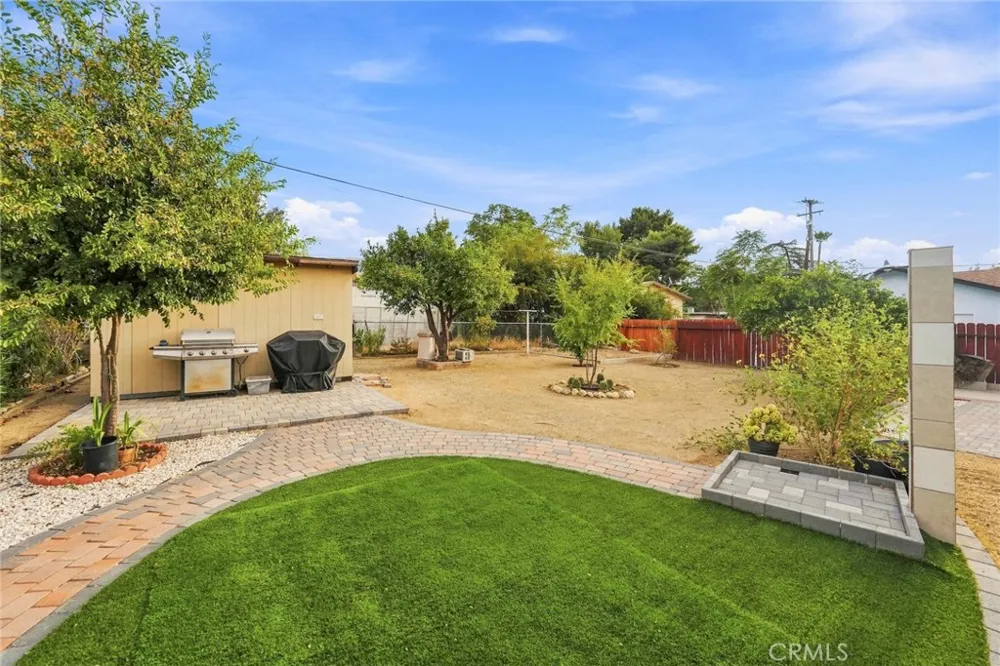 831 W George Banning, CA 92220