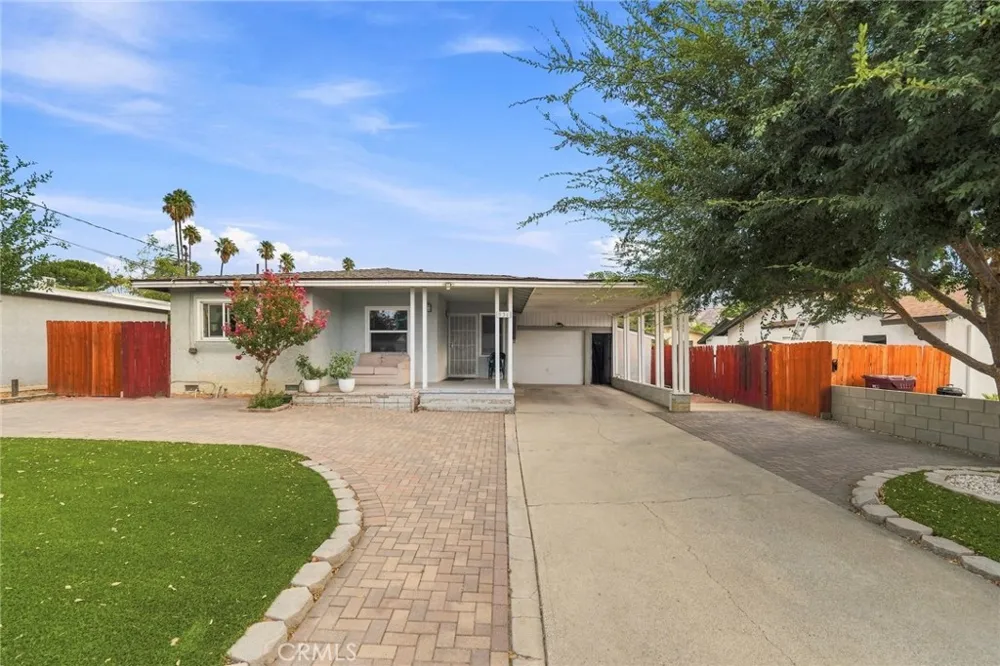 831 W George Banning, CA 92220