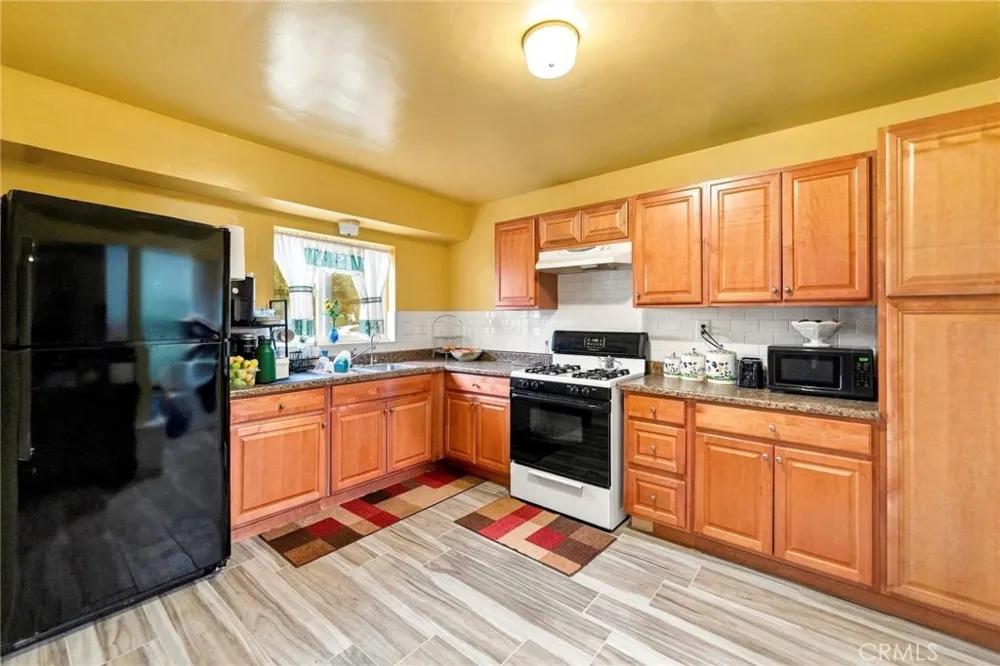 831 W George Banning, CA 92220