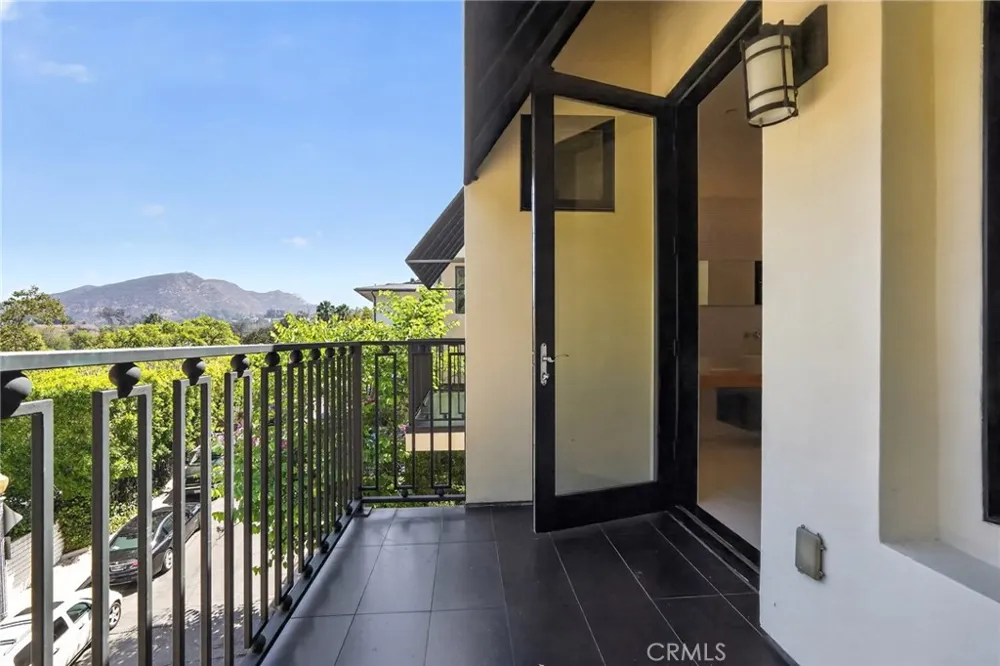 3087 Passmore Drive Los Angeles, CA 90068