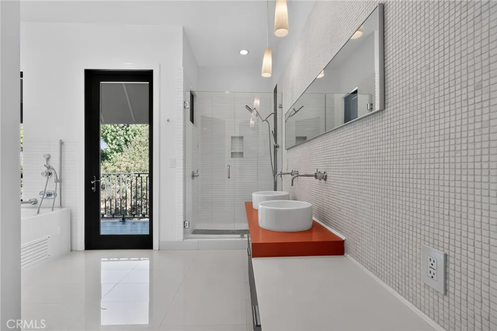 3087 Passmore Drive Los Angeles, CA 90068