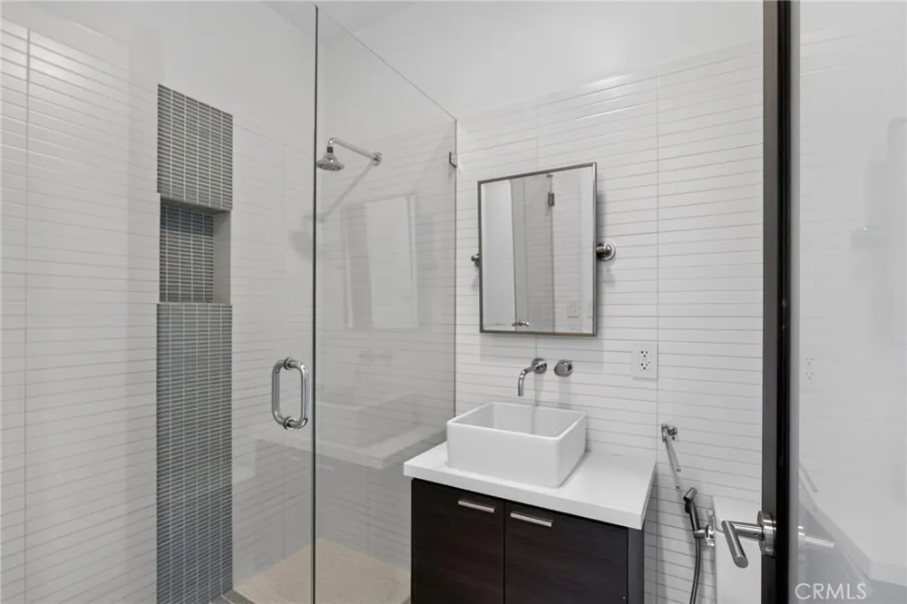 3087 Passmore Drive Los Angeles, CA 90068