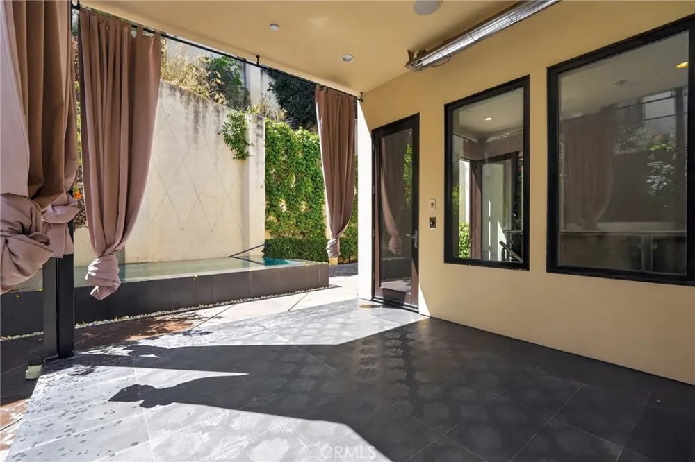 3087 Passmore Drive Los Angeles, CA 90068