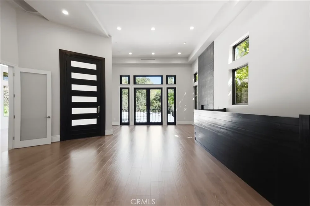 3087 Passmore Drive Los Angeles, CA 90068
