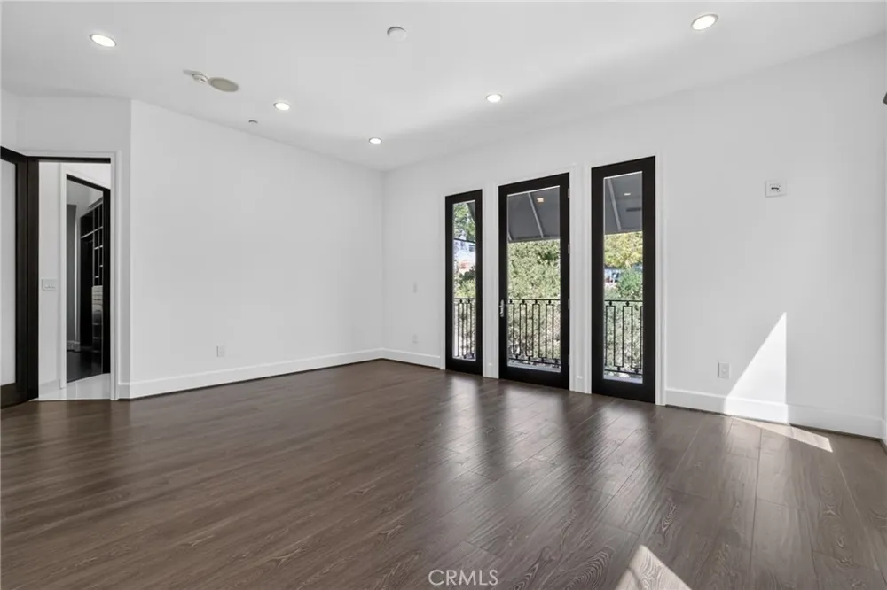 3087 Passmore Drive Los Angeles, CA 90068