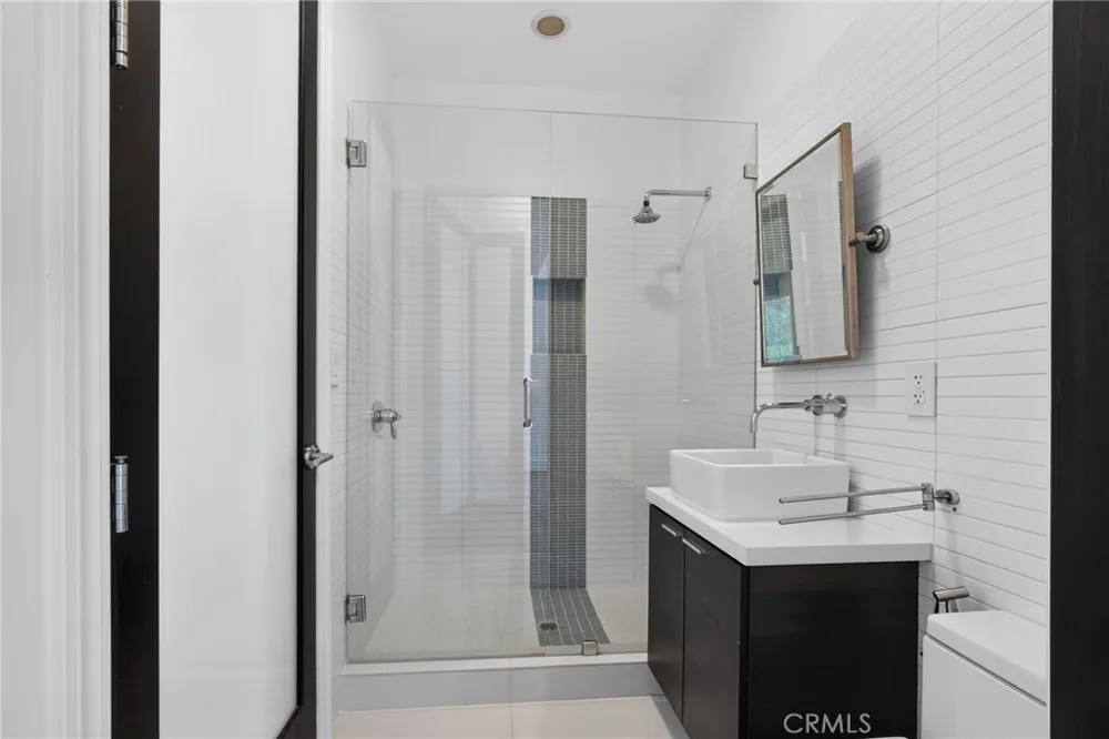 3087 Passmore Drive Los Angeles, CA 90068
