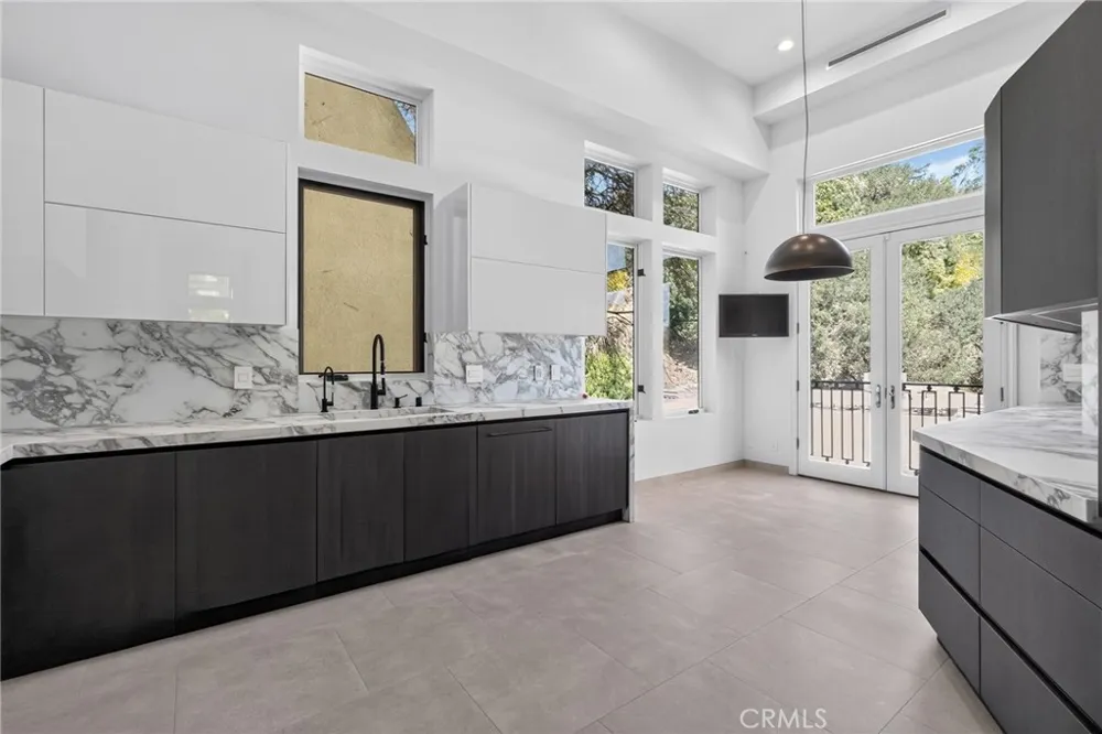3087 Passmore Drive Los Angeles, CA 90068