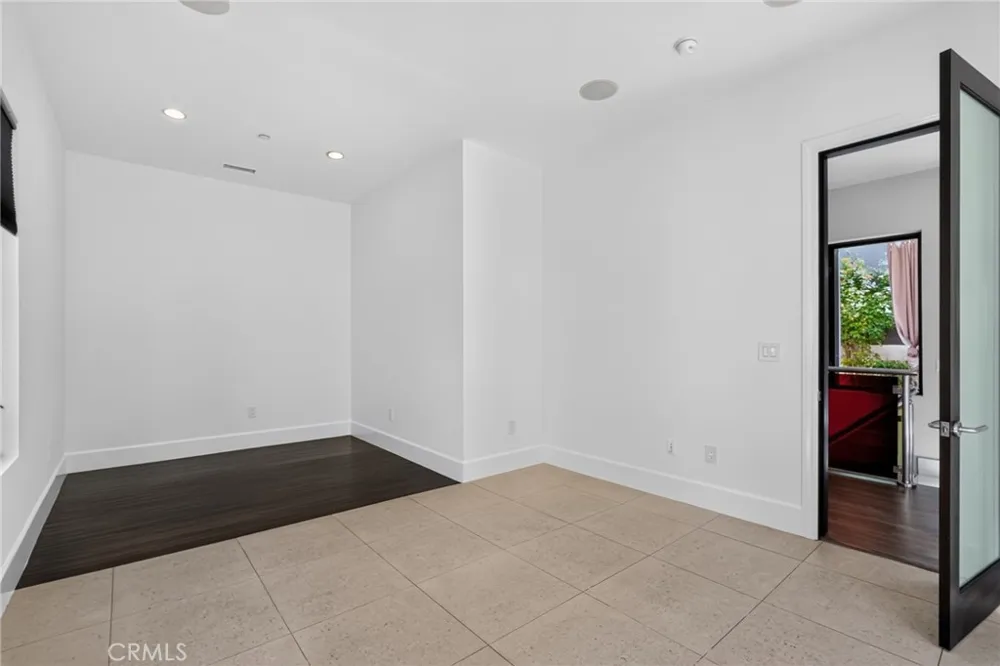 3087 Passmore Drive Los Angeles, CA 90068