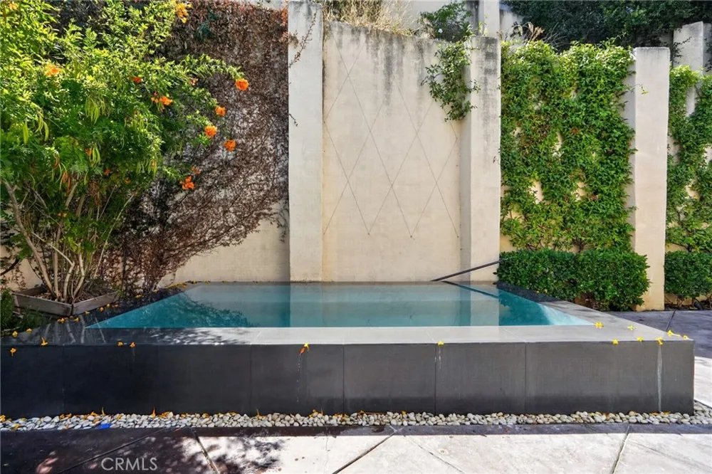 3087 Passmore Drive Los Angeles, CA 90068