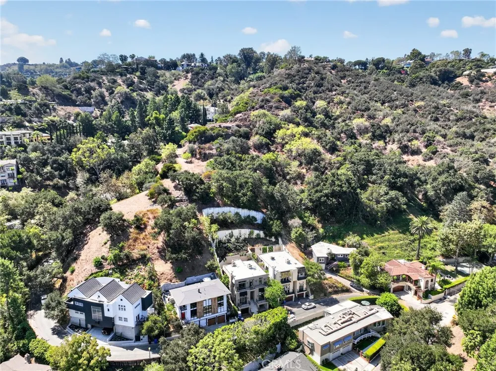 3087 Passmore Drive Los Angeles, CA 90068