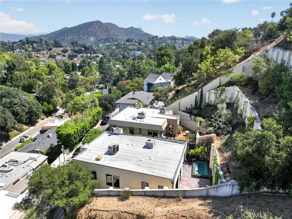 3087 Passmore Drive Los Angeles, CA 90068