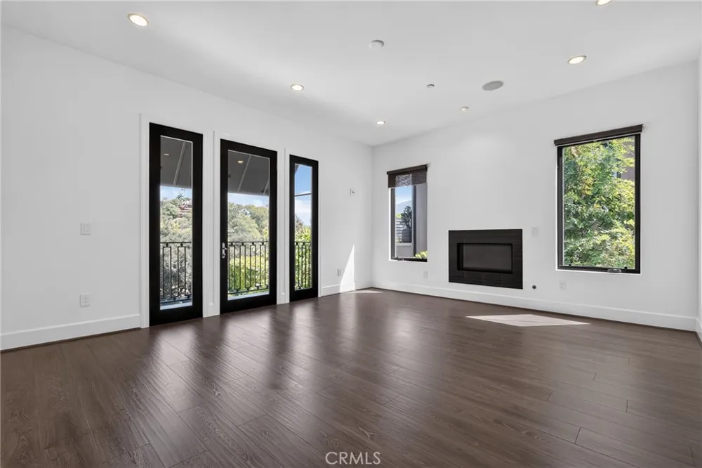 3087 Passmore Drive Los Angeles, CA 90068