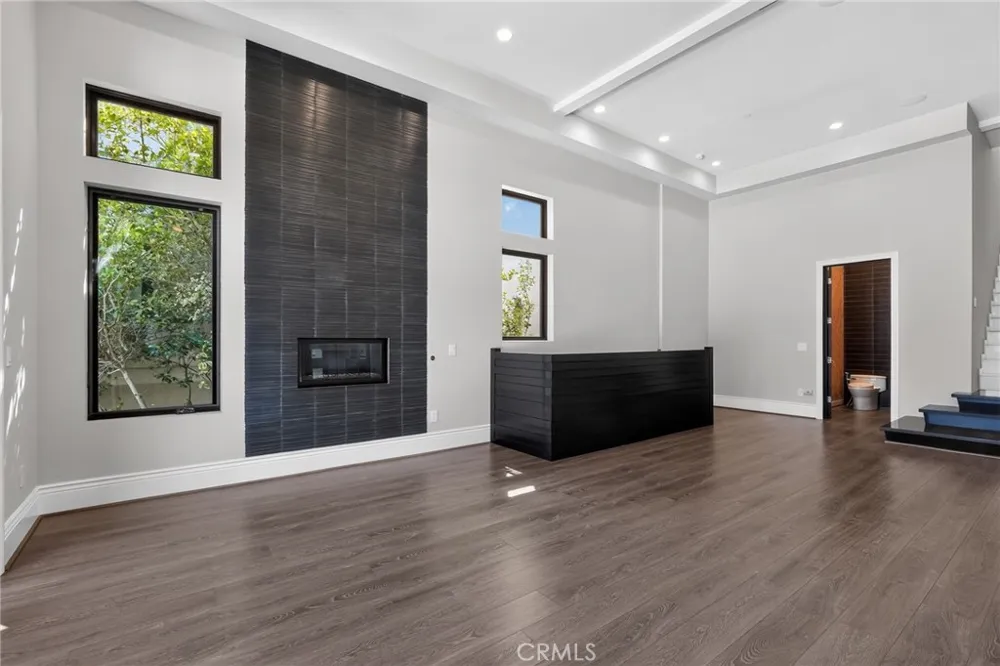3087 Passmore Drive Los Angeles, CA 90068