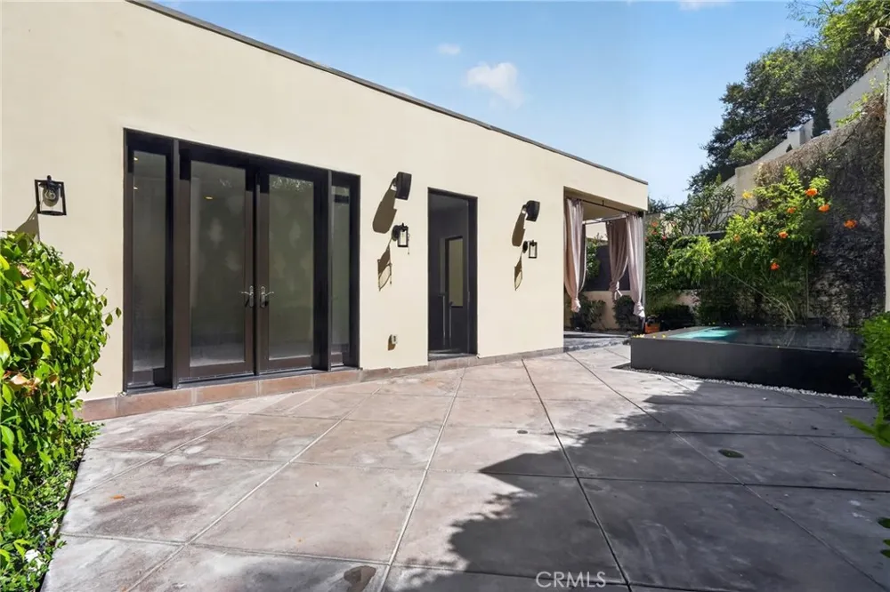 3087 Passmore Drive Los Angeles, CA 90068