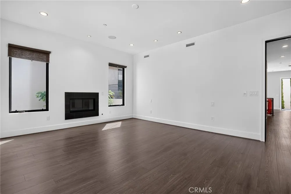 3087 Passmore Drive Los Angeles, CA 90068