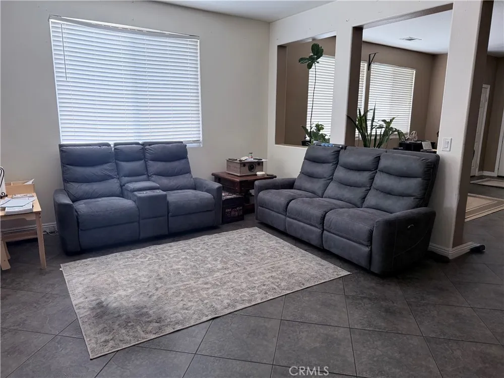 7194 Almeria Fontana, CA 92336