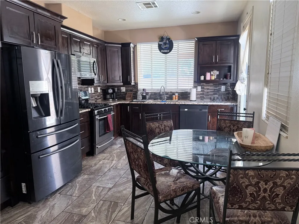 7194 Almeria Fontana, CA 92336
