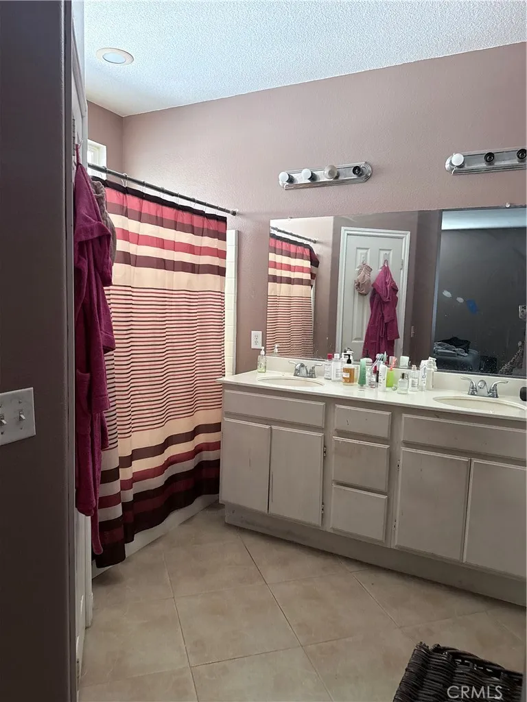 7194 Almeria Fontana, CA 92336