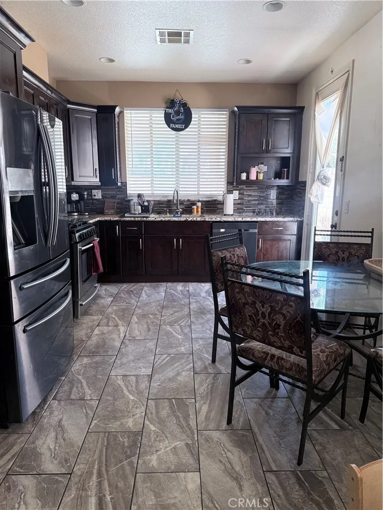 7194 Almeria Fontana, CA 92336