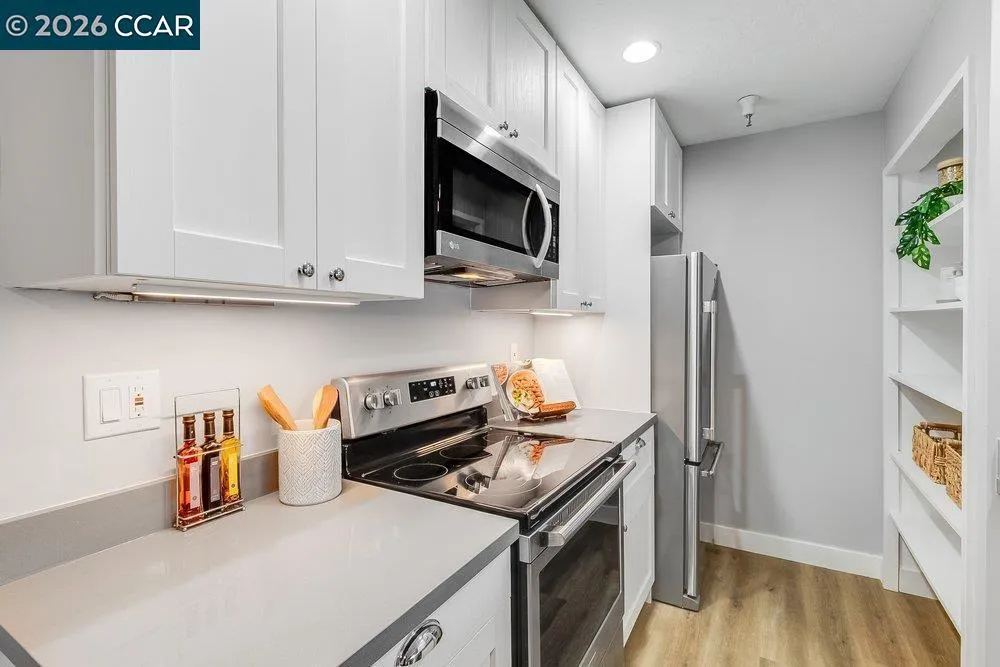 3173 Wayside Plaza #301 Walnut Creek, CA 94597