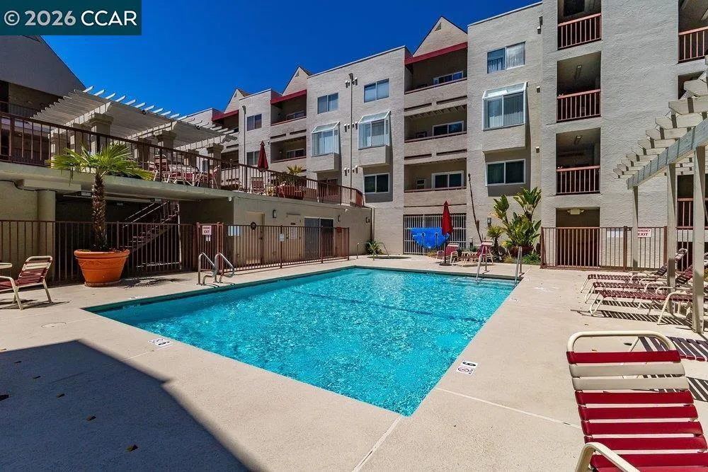 3173 Wayside Plaza #301 Walnut Creek, CA 94597