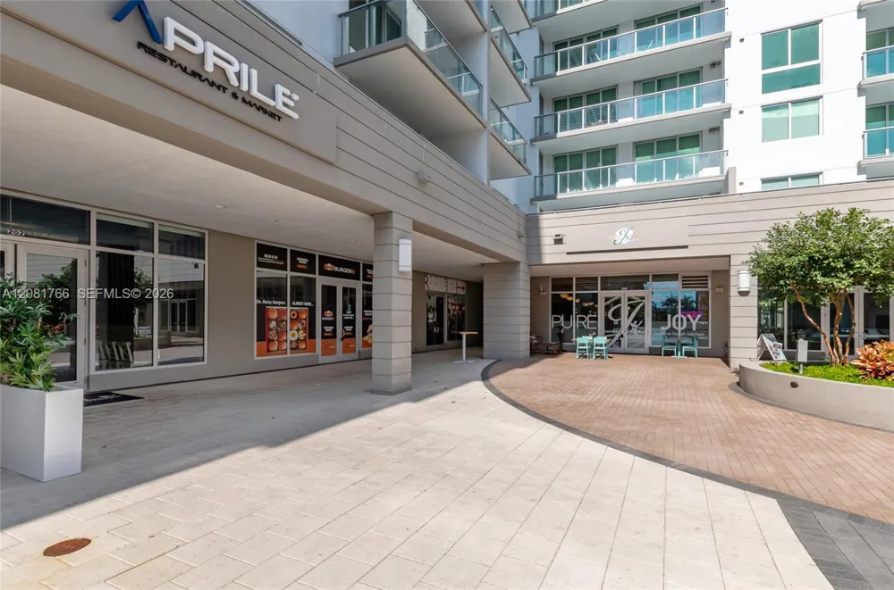 7661 NW 107th Ave #703 Doral, FL 33178