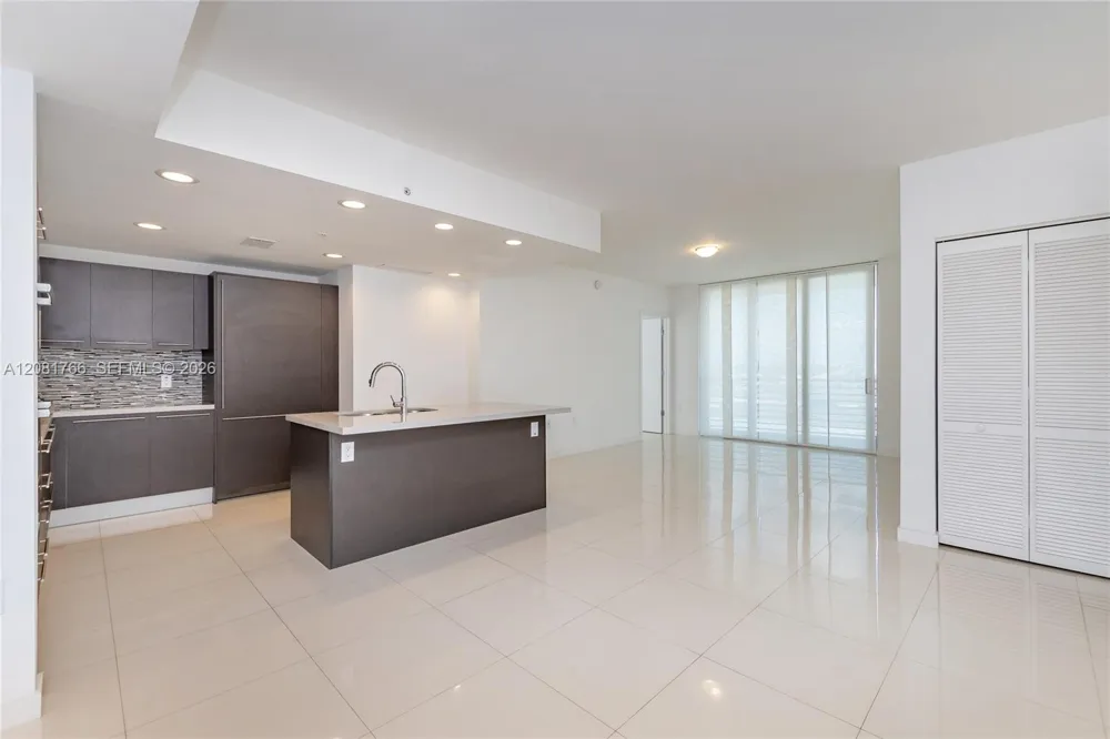 7661 NW 107th Ave #703 Doral, FL 33178