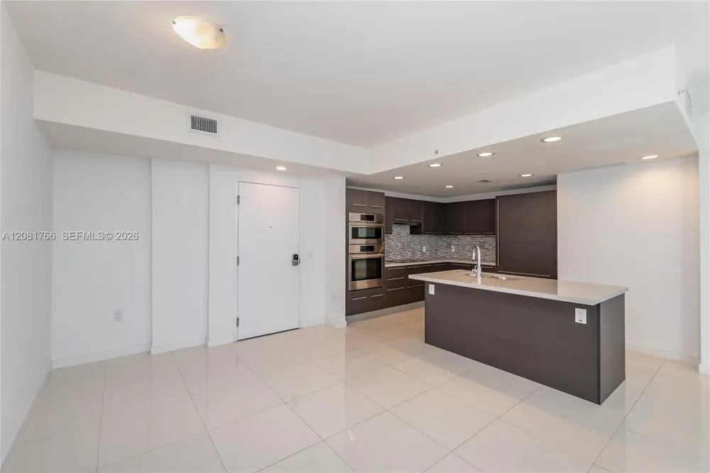 7661 NW 107th Ave #703 Doral, FL 33178