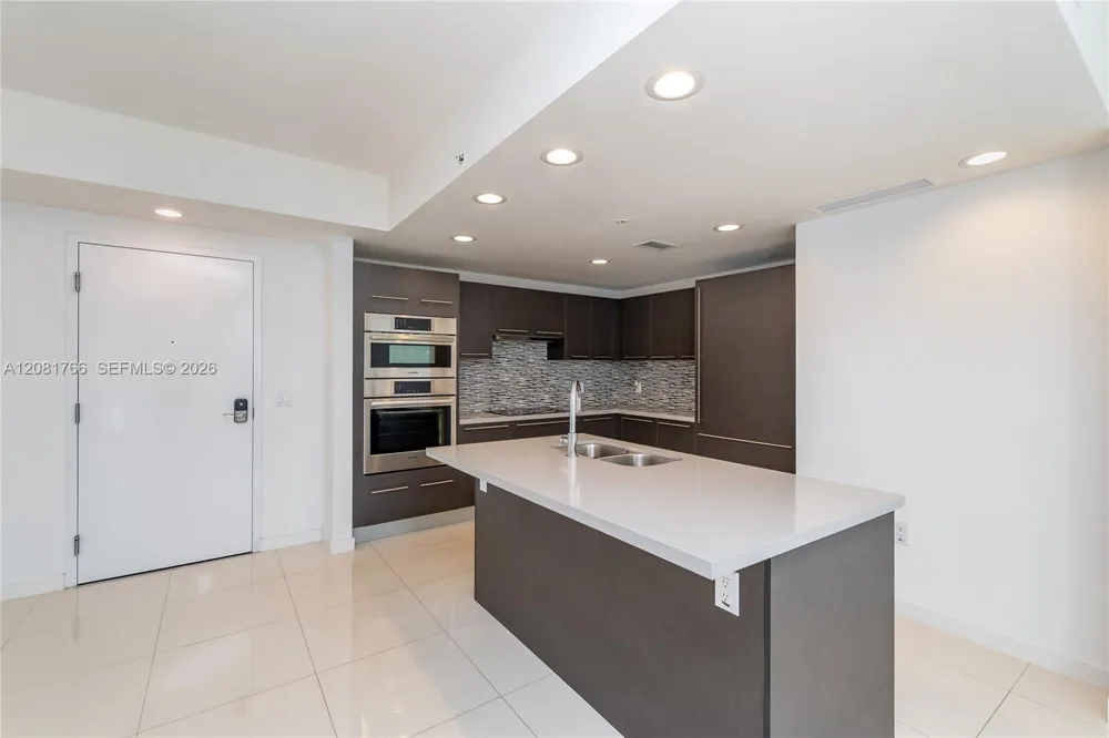 7661 NW 107th Ave #703 Doral, FL 33178