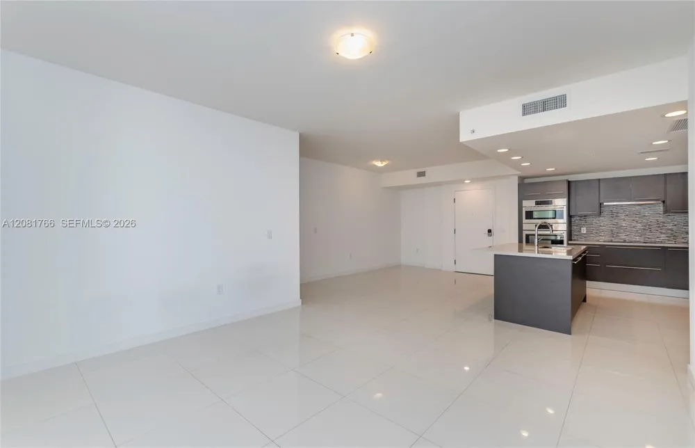 7661 NW 107th Ave #703 Doral, FL 33178