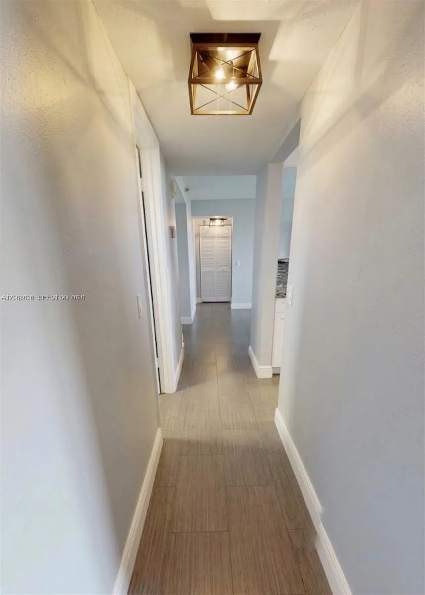 105 Lake Emerald Dr #503 Oakland Park, FL 33309