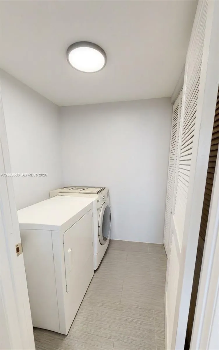 105 Lake Emerald Dr #503 Oakland Park, FL 33309