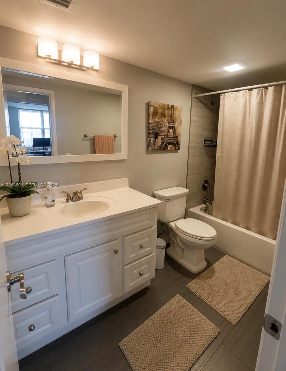 105 Lake Emerald Dr #503 Oakland Park, FL 33309