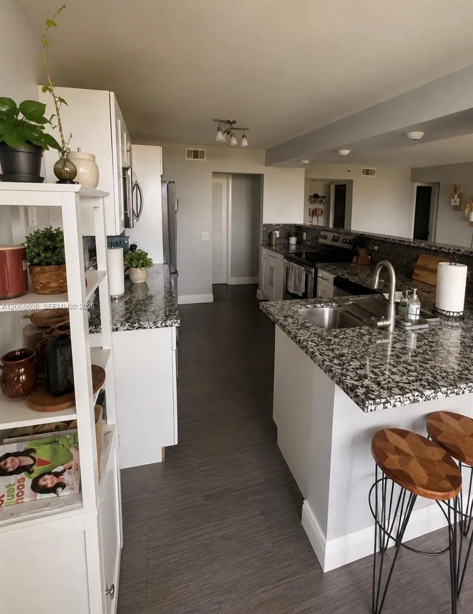 105 Lake Emerald Dr #503 Oakland Park, FL 33309