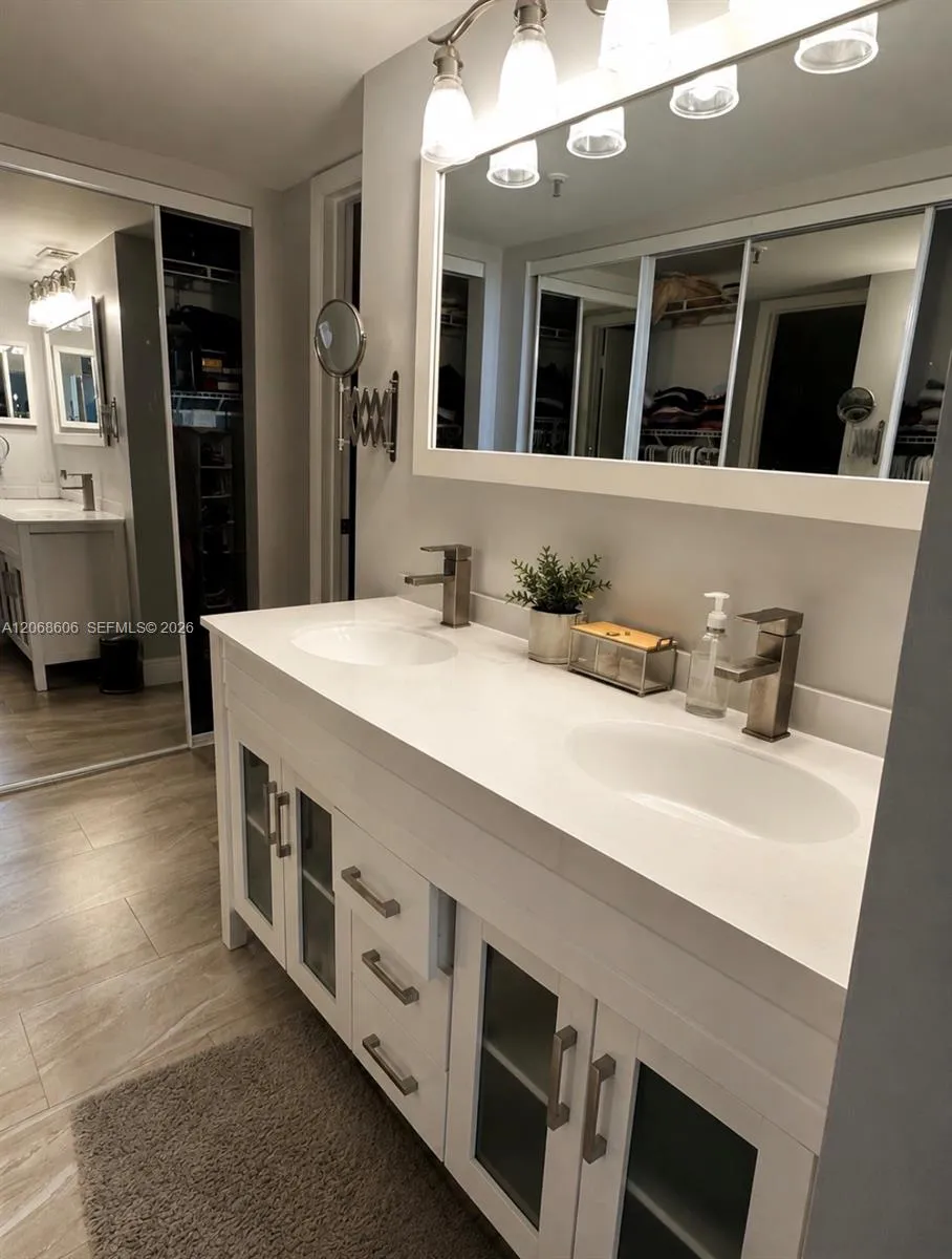 105 Lake Emerald Dr #503 Oakland Park, FL 33309