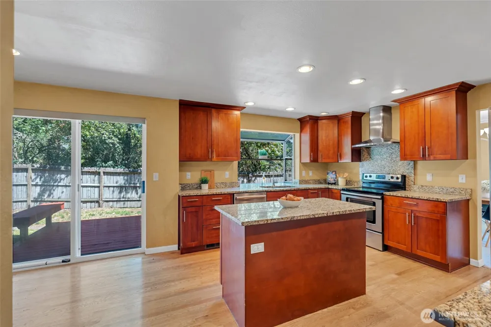 2052 NE Marina Vista Court Poulsbo, WA 98370
