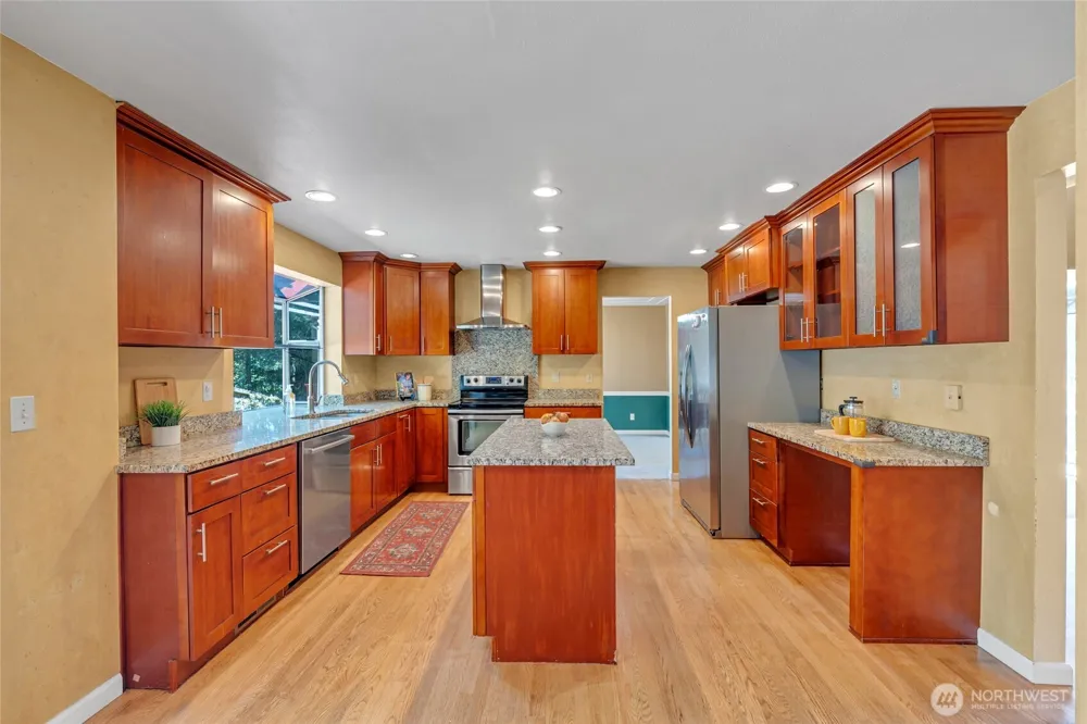 2052 NE Marina Vista Court Poulsbo, WA 98370