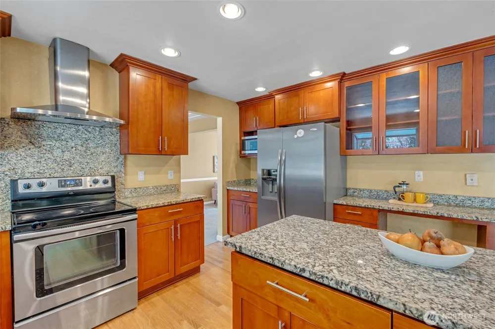 2052 NE Marina Vista Court Poulsbo, WA 98370
