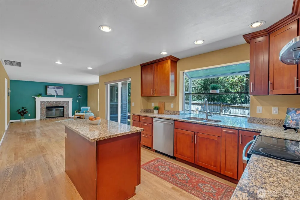 2052 NE Marina Vista Court Poulsbo, WA 98370