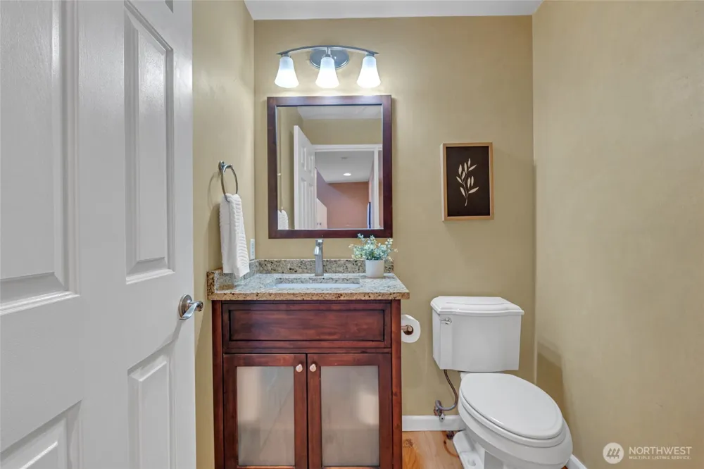2052 NE Marina Vista Court Poulsbo, WA 98370