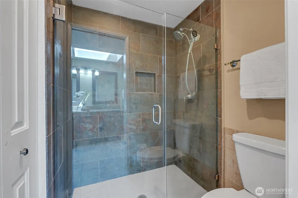 2052 NE Marina Vista Court Poulsbo, WA 98370