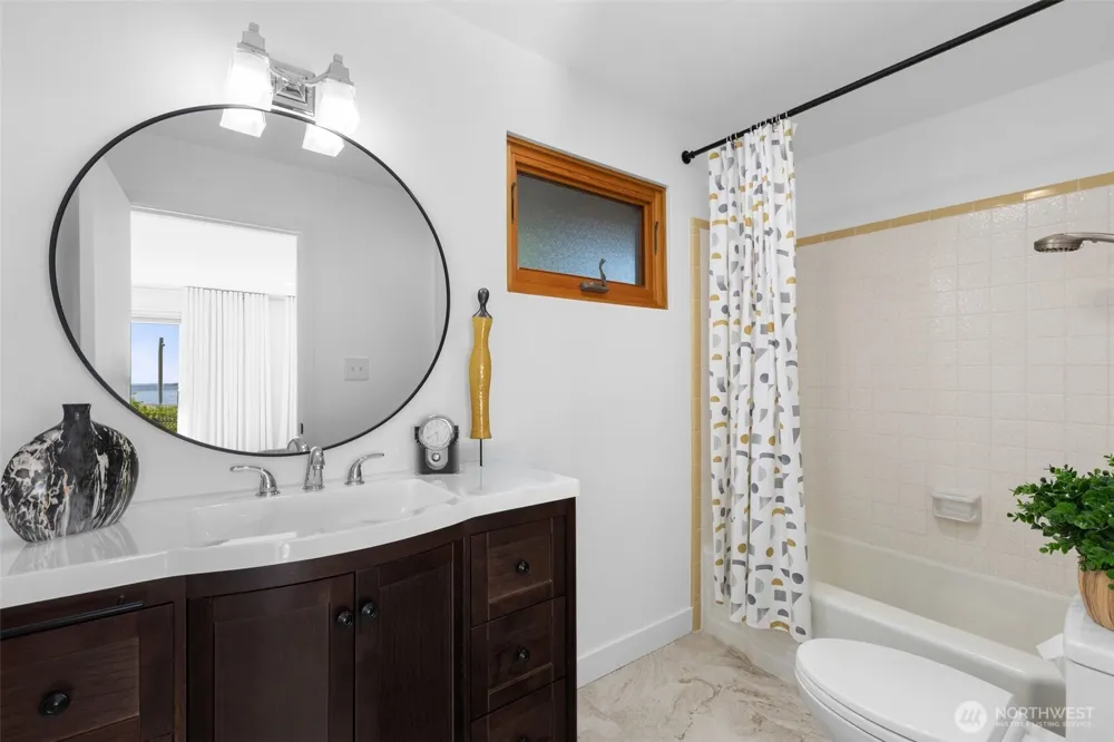 12112 25th Ave SW Burien, WA 98146