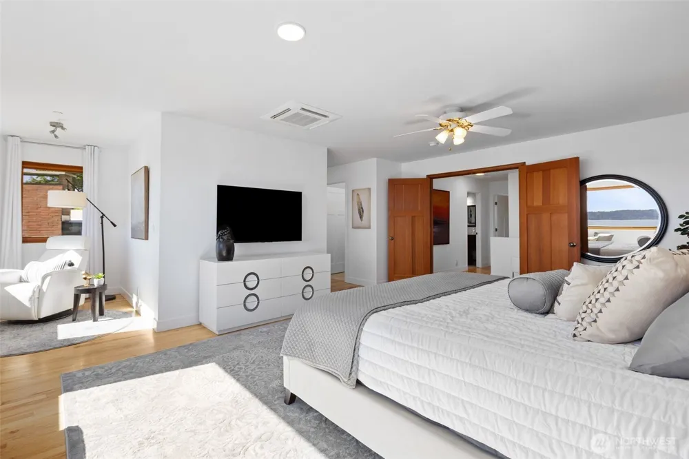 12112 25th Ave SW Burien, WA 98146