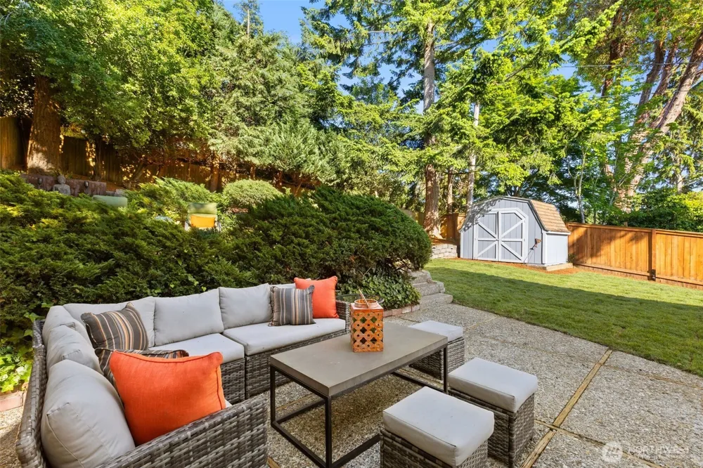 12112 25th Ave SW Burien, WA 98146