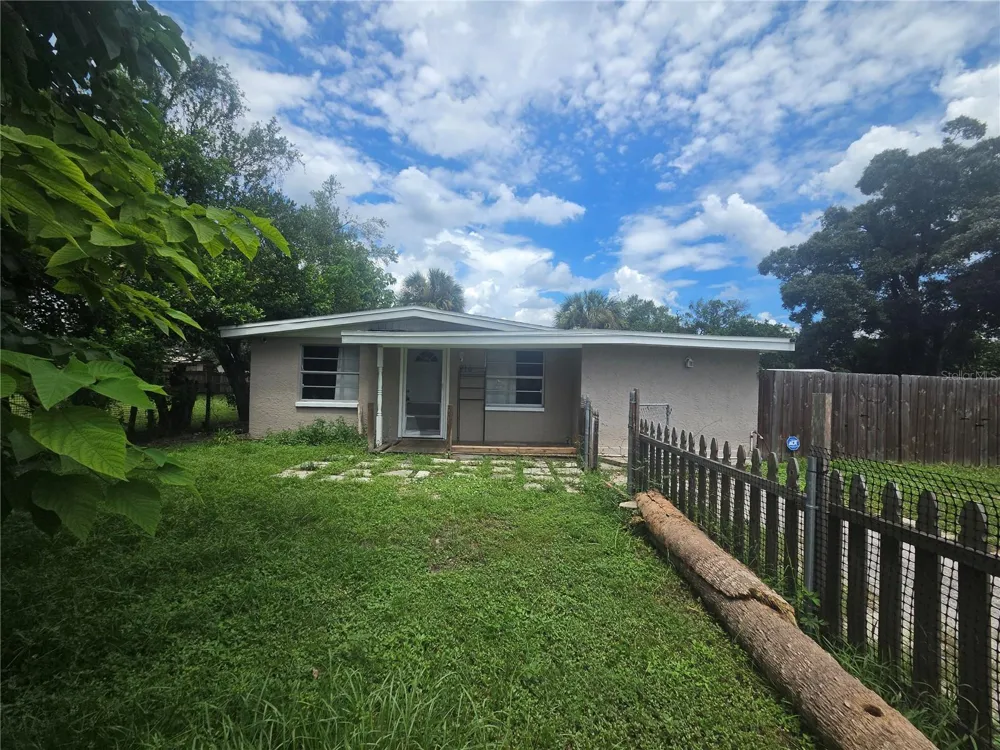 916 E 123RD AVENUE Tampa, FL 33612