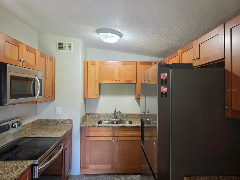 916 E 123RD AVENUE Tampa, FL 33612