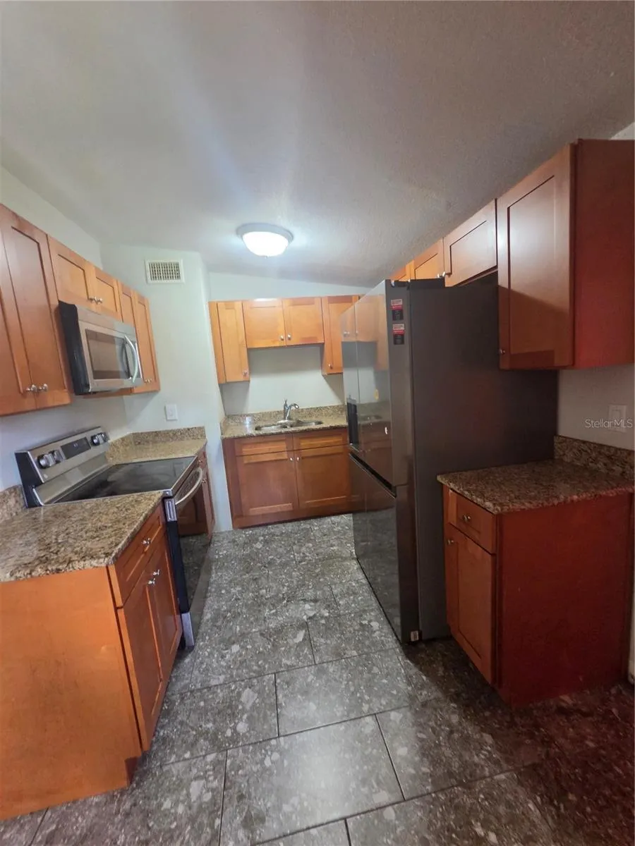 916 E 123RD AVENUE Tampa, FL 33612