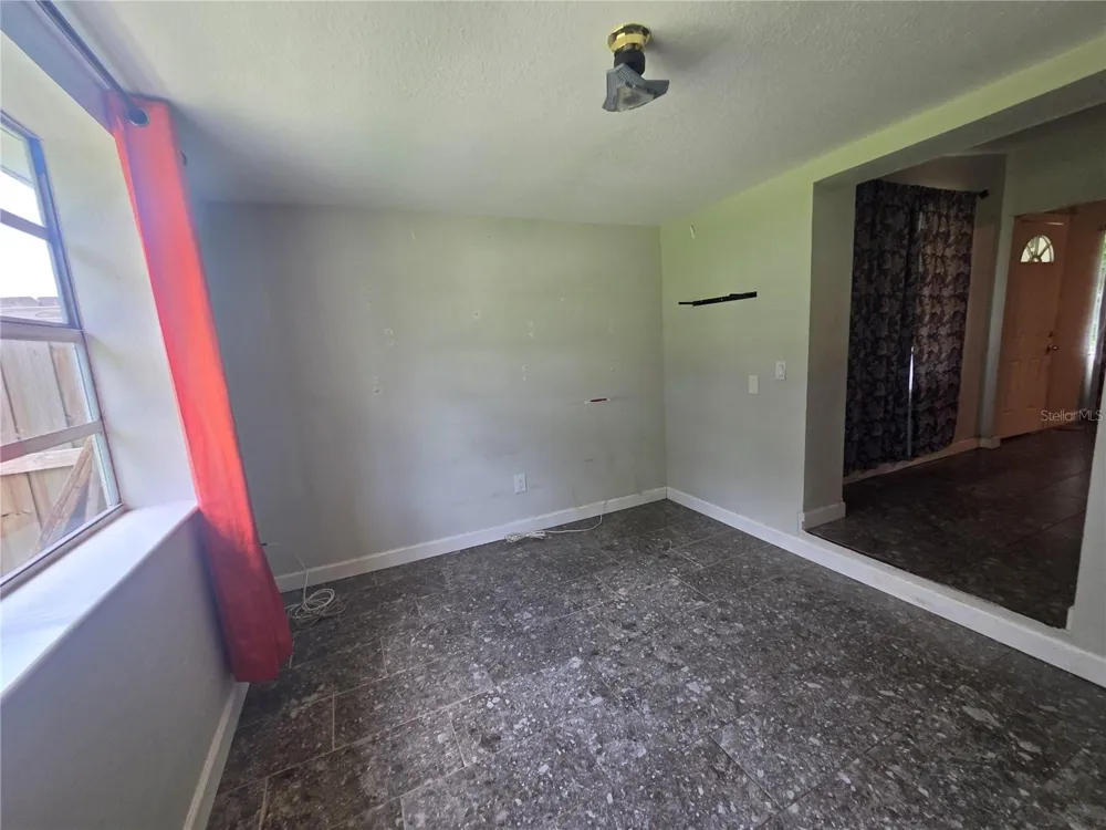 916 E 123RD AVENUE Tampa, FL 33612