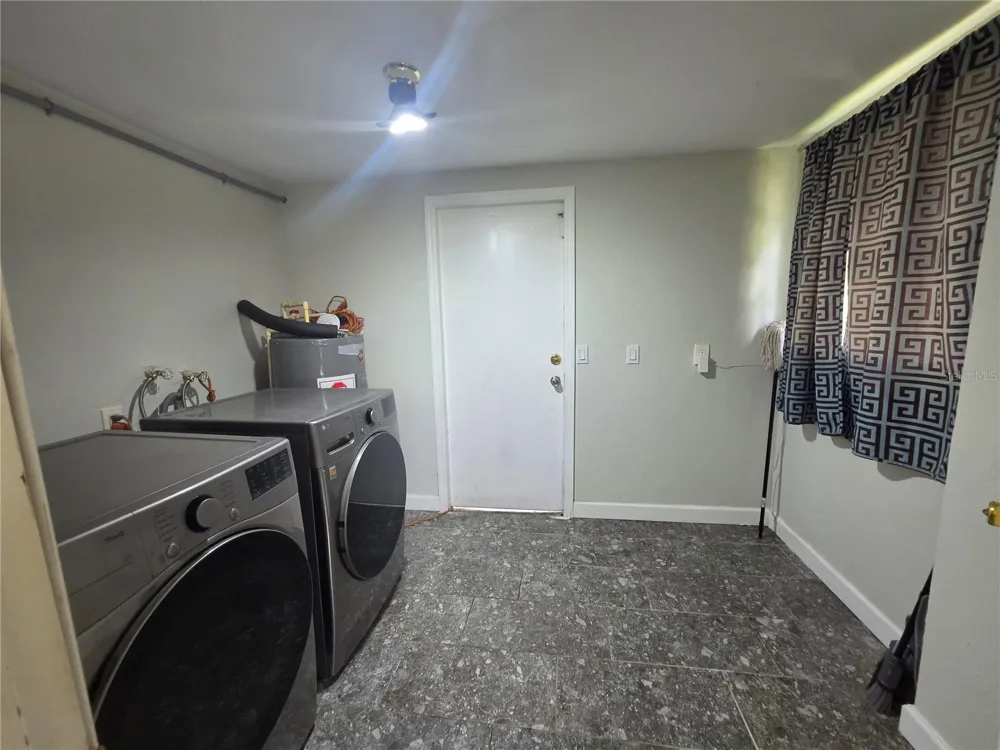 916 E 123RD AVENUE Tampa, FL 33612